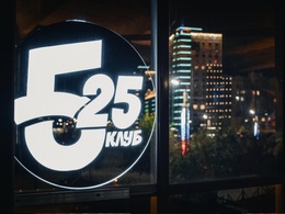 �25