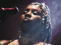 Pink Floyd Show & Durga McBroom