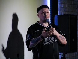 Ƹ  StandUp