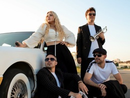 ����������