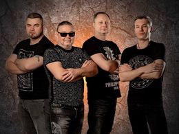 ���-�������