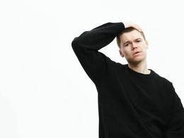 ����� ����