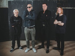 ��z � � ���������