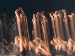 : \ scuro