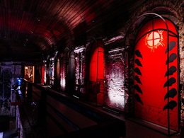 �������