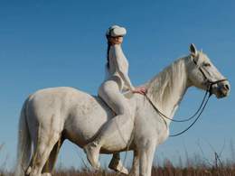 ����� ����