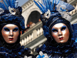 ����� ����