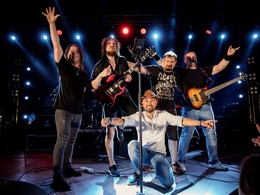 �AC/DC� tribute. Back in storm