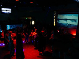 �����&�����